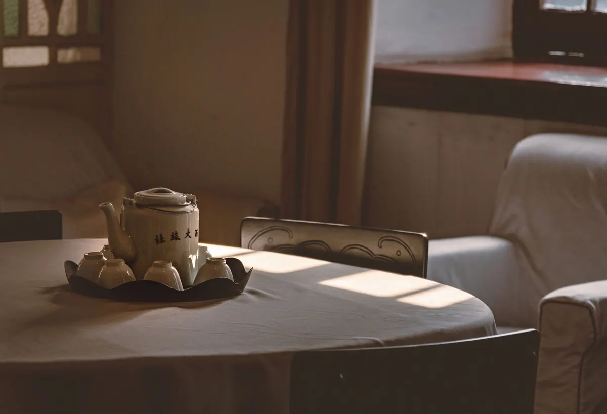 How to Host an Afternoon Tea at Home Without Stress: Timeline, Menu, and Etiquette